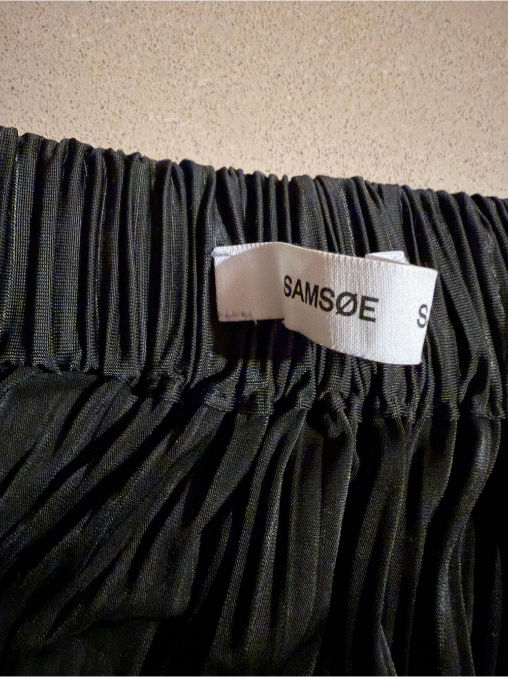 SAMSOE SAMSOE Uma Pleated Midi Skirt Black Size M Minimalist Scandinavian Chic - Picture 2 of 6
